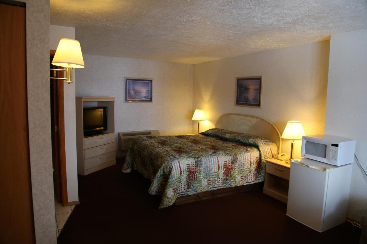 Gray Wolf Lodge Manistique Ngoại thất bức ảnh