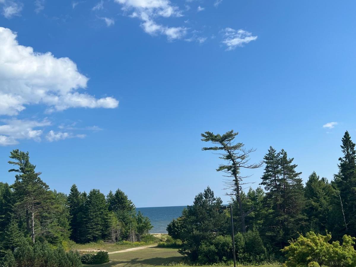 Gray Wolf Lodge Manistique Ngoại thất bức ảnh