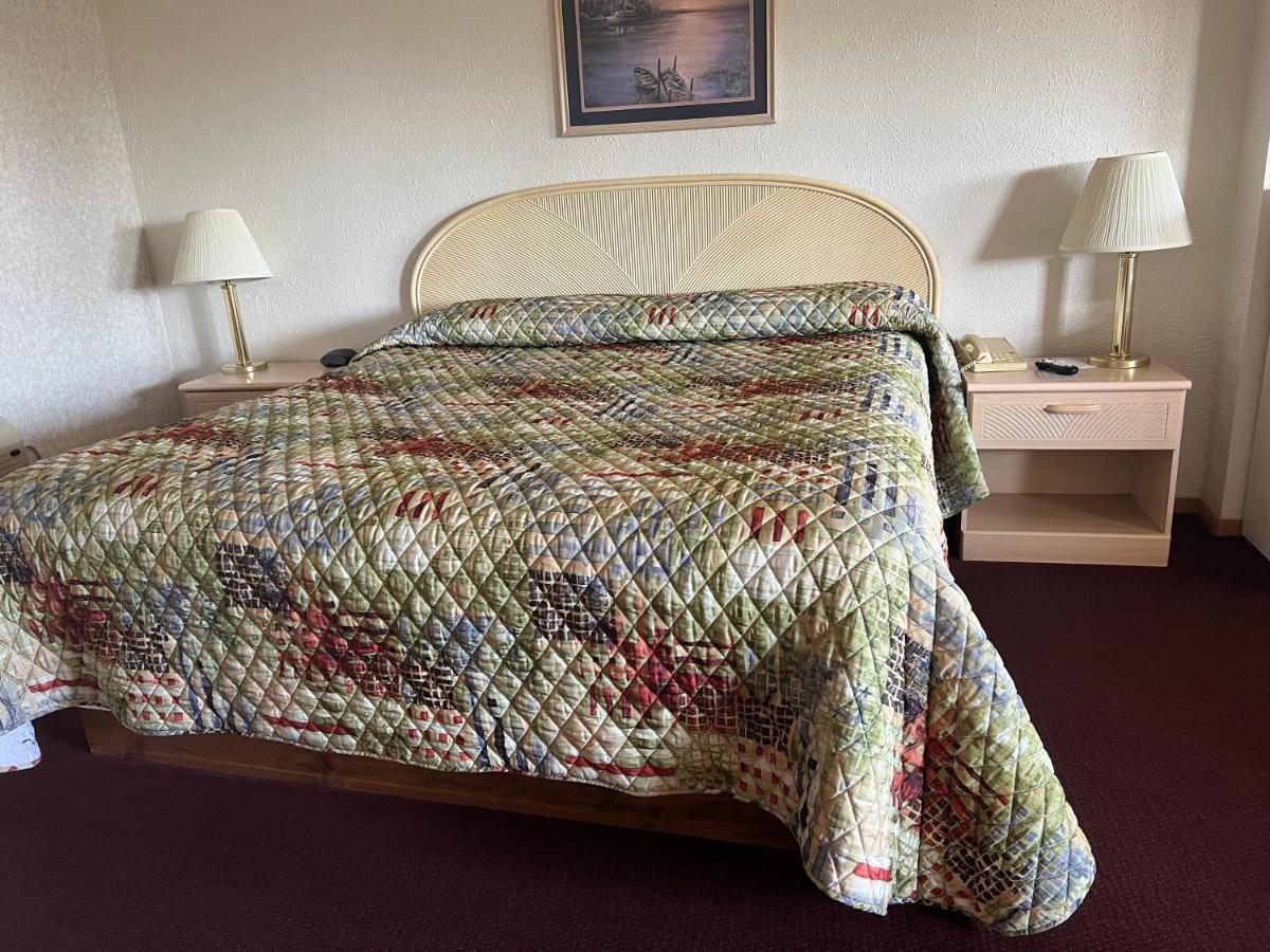 Gray Wolf Lodge Manistique Ngoại thất bức ảnh