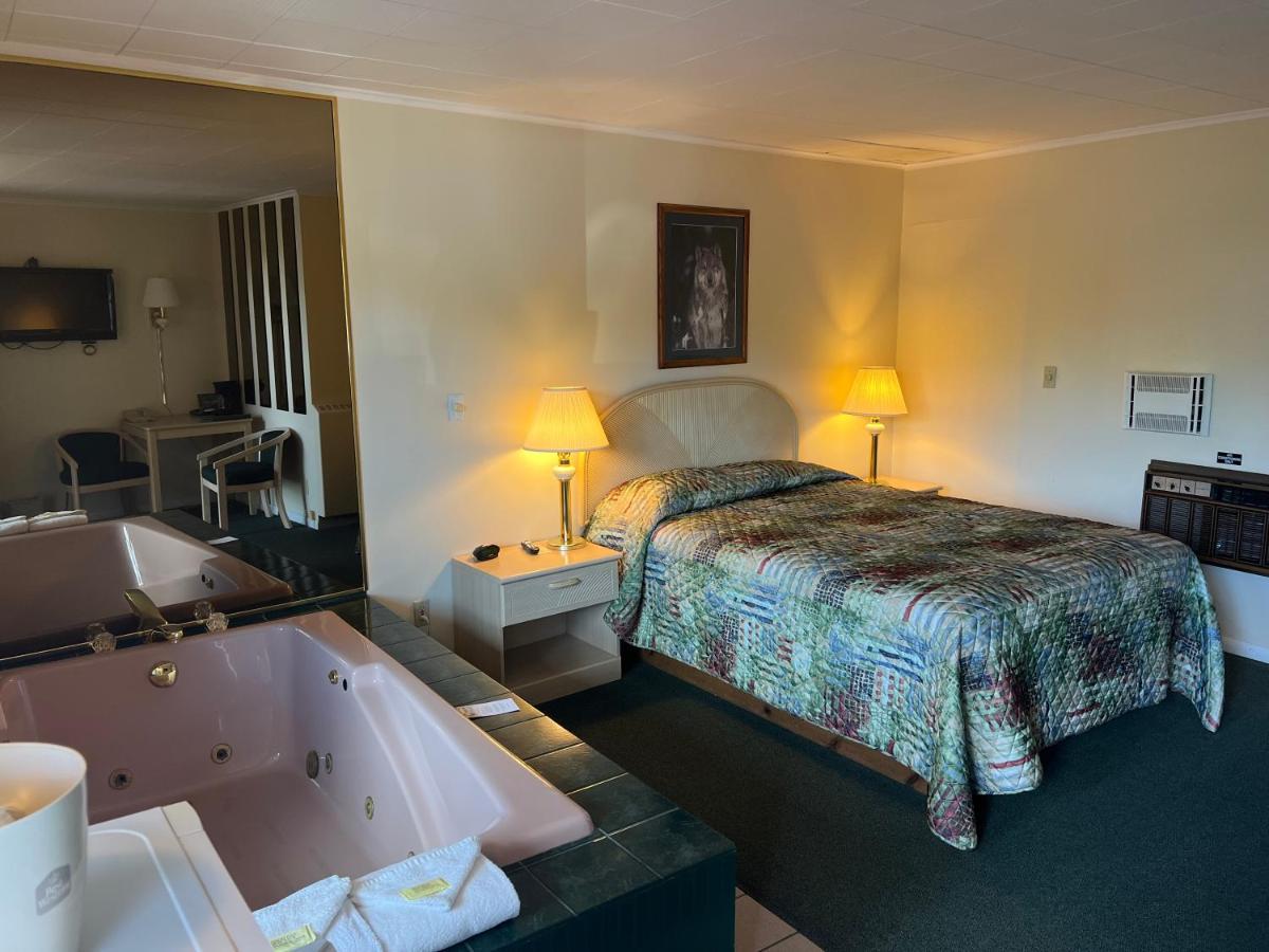 Gray Wolf Lodge Manistique Ngoại thất bức ảnh