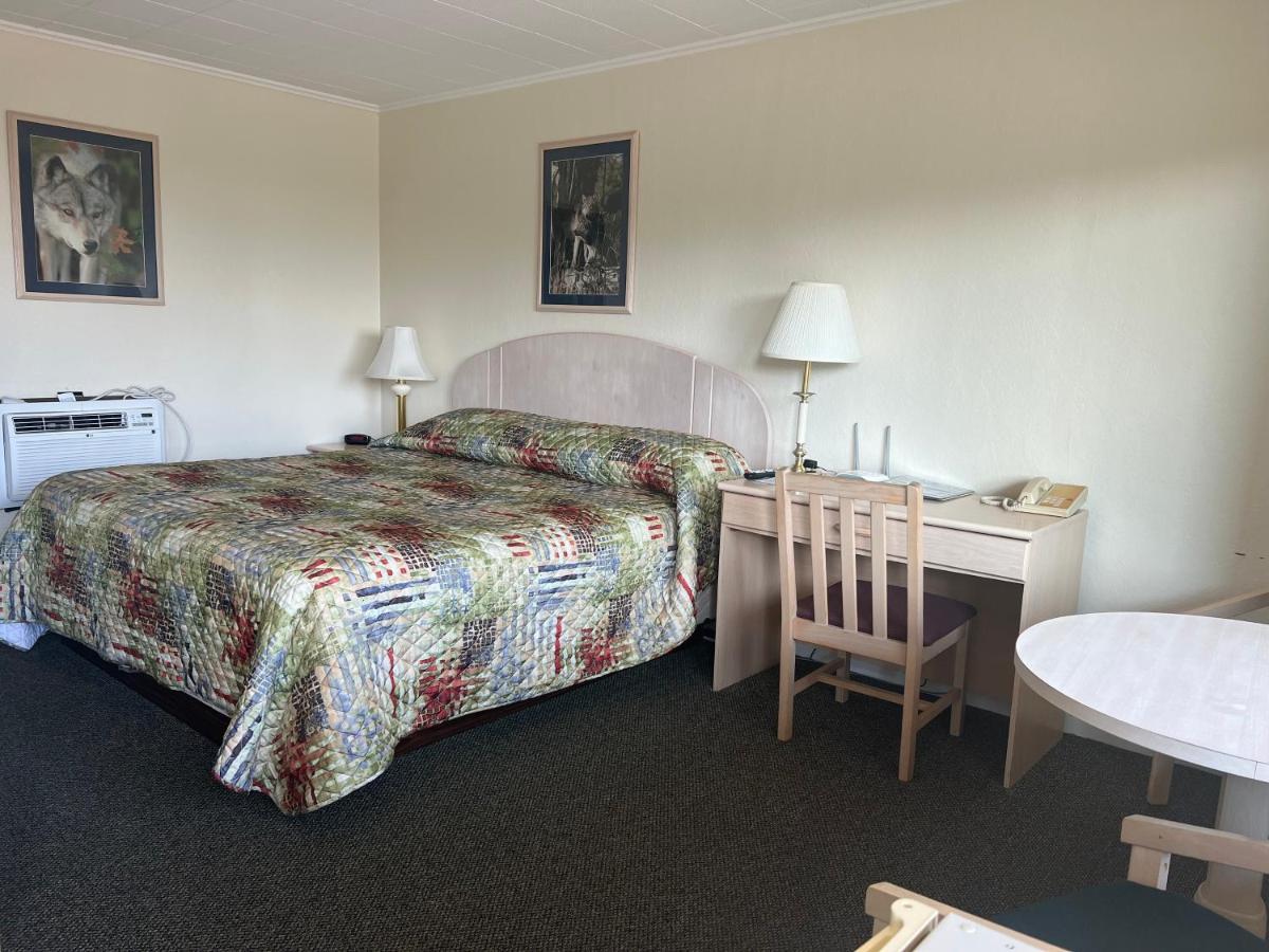 Gray Wolf Lodge Manistique Ngoại thất bức ảnh