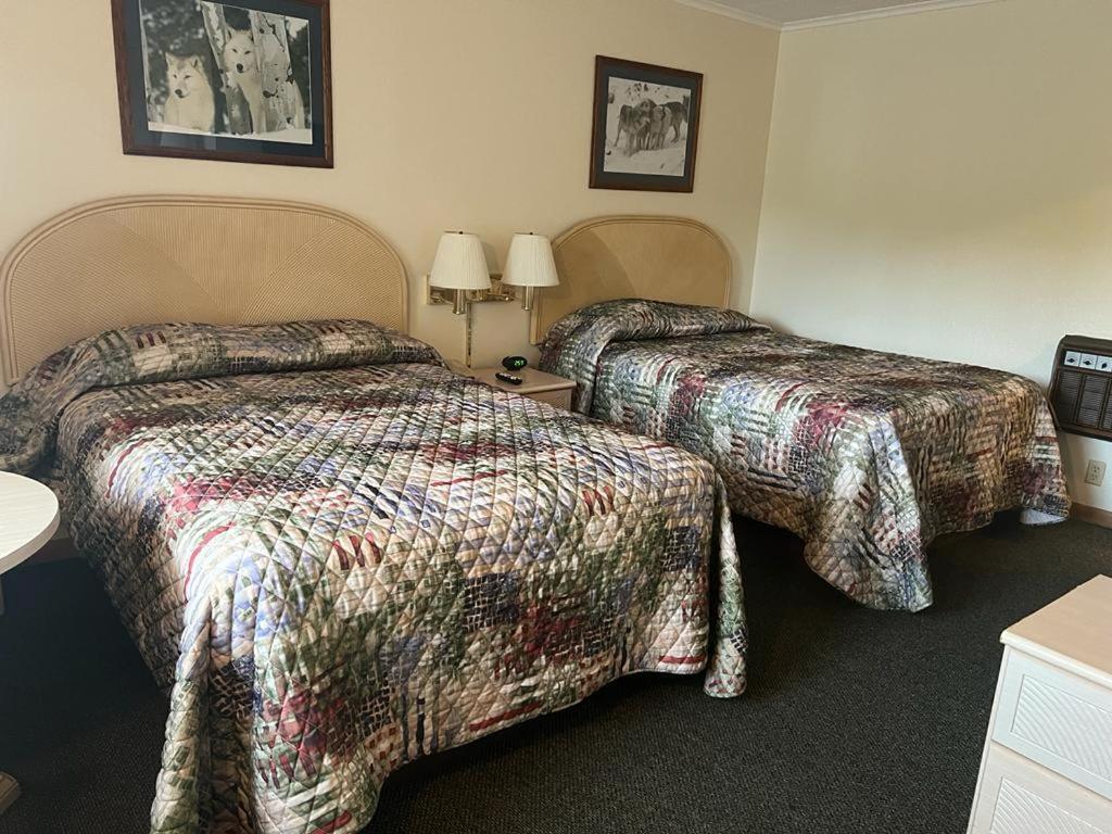 Gray Wolf Lodge Manistique Ngoại thất bức ảnh